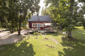 Beautifully renovated lakeside red cottage in Salo